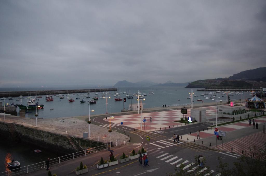 Pension "La Marina" Castro Urdiales Exteriör bild
