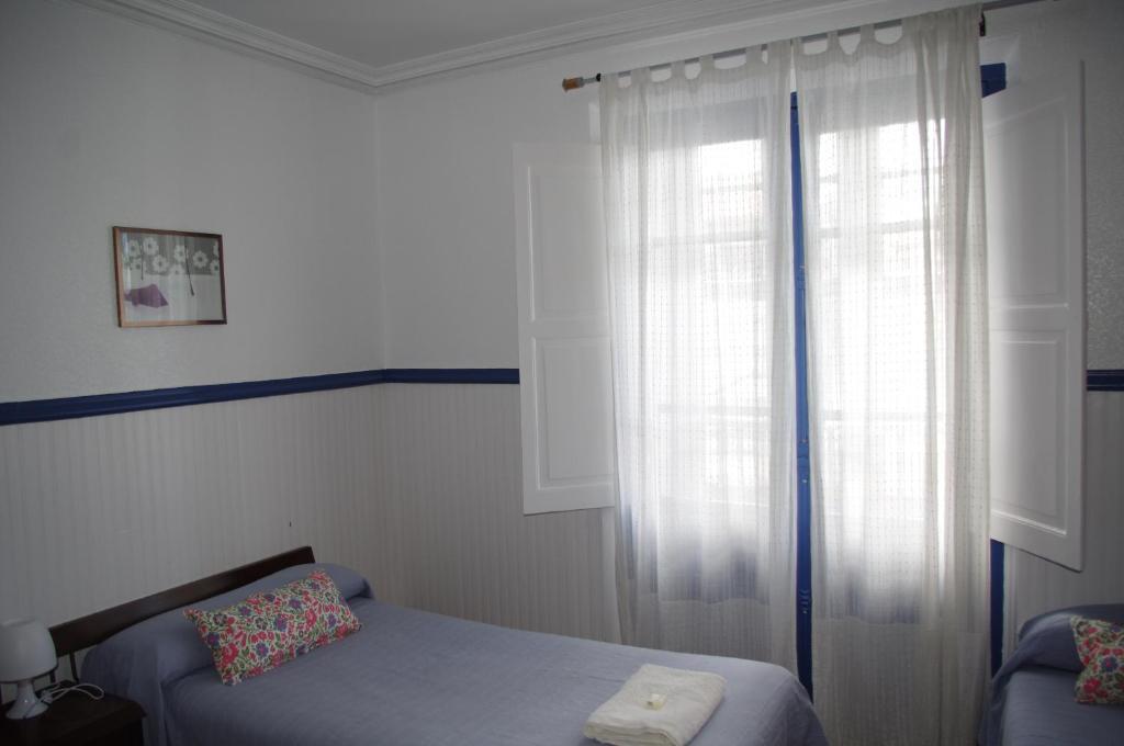 Pension "La Marina" Castro Urdiales Exteriör bild