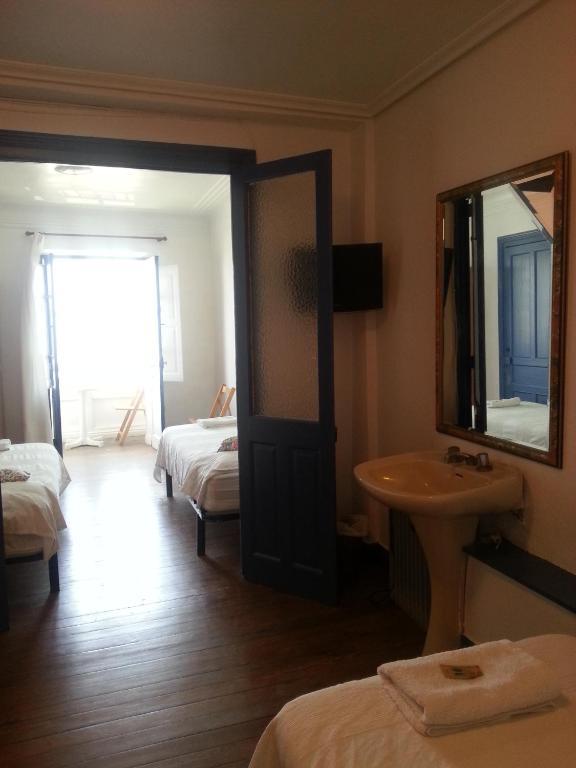 Pension "La Marina" Castro Urdiales Exteriör bild